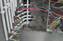 新唐萬科廣場電纜井穿線管道漏水找專業(yè)師傅維修