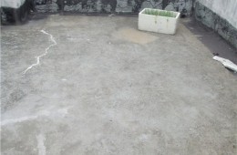 房頂漏水，找人維修！
