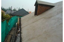 拱極東路西沙旁 房子天溝往下漏水，屋頂重新做防水