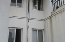 天津四十七中学文教楼墙壁漏水，找专业防水公司施工。