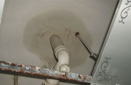 谷山乐园家里厕所管子漏水