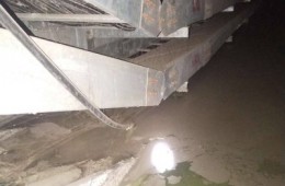 環(huán)河路市政電纜溝內(nèi)積水，線纜洞、溝壁漏水。