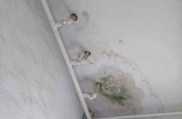 勝利路億人網咖 衛(wèi)生間往樓下漏水