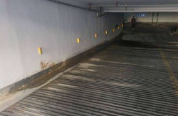 苏州市姑苏区人民广场 地下室入口跑道两边渗漏