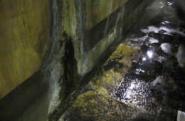 新星绿城北区 地下停车场入口处墙壁漏水