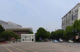 江汉大学学生公寓漏水维修、智慧教室屋顶防水装修工程外包