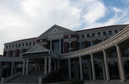 傳媒大學南廣學院食堂屋面約4000㎡,報告廳屋面5500㎡防水修理