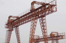 铜陵港长江外贸码头 岸边桥、门座起重机防腐