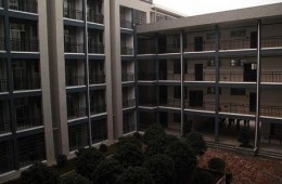 衡陽市南華大學(xué)雨母校區(qū)逸夫樓頂層防水鋪設(shè)