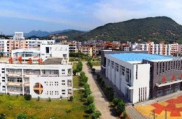 福清市衛(wèi)生學(xué)校實驗樓屋頂補(bǔ)漏修繕